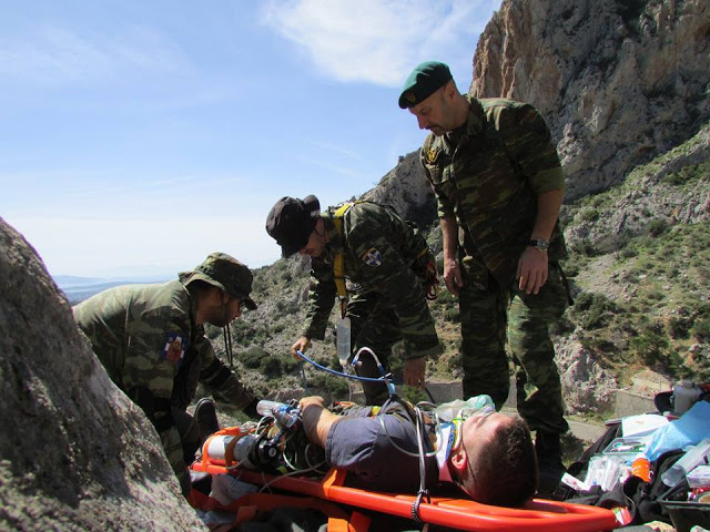 Άσκηση διάσωσης πολυτραυματία και παροχής πρώτων βοηθειών από την Μονάδα Εφέδρων Καταδρομών Μ.Ε.Κ. - Φωτογραφία 6