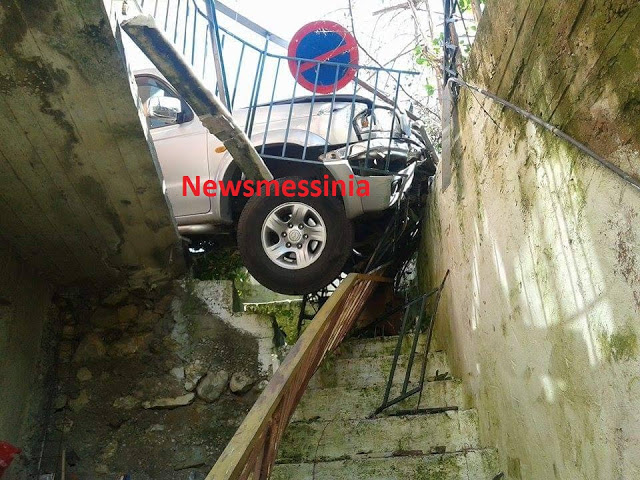 Απίστευτο τροχαίο στη Μεσσηνία - Αυτοκίνητο καρφώθηκε σε σπίτι [photos] - Φωτογραφία 2