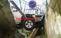 Απίστευτο τροχαίο στη Μεσσηνία - Αυτοκίνητο καρφώθηκε σε σπίτι [photos]