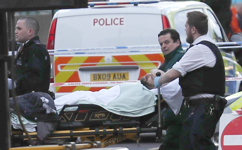 Επίθεση στο Λονδίνο: Άφαντος και εμπνευσμένος από τη διεθνή τρομοκρατία ο μακελάρης - Τον έχουν ταυτοποιήσει ήδη - Έφοδος τη νύχτα στο Μπέρμιγχαμ - Φωτογραφία 4