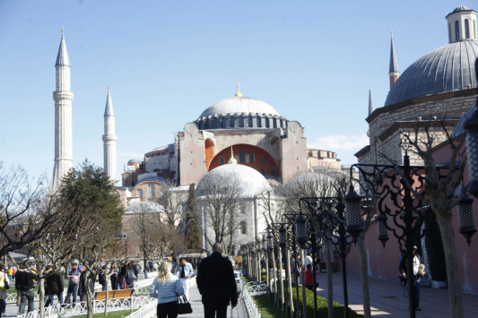 Μεγάλη Παρασκευή κάνει την Αγία Σοφία τζαμί – Η απόλυτη πρόκληση από τον Ερντογάν - Φωτογραφία 1