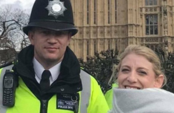 Λονδίνο: 45 λεπτά πριν την τραγωδία – Η τελευταία φωτογραφία του ήρωα αστυνομικού - Φωτογραφία 1
