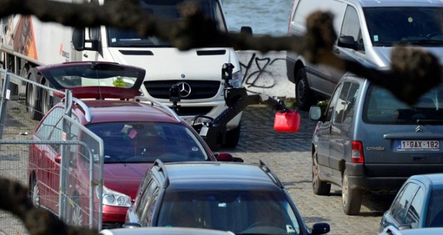 Οδηγός επιχείρησε να πέσει σε πλήθος πεζών στην Αμβέρσα - Φωτογραφία 1