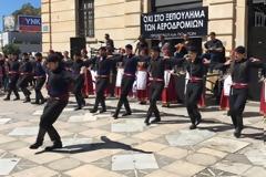 Χανιά: Με κρητικό χορό διαμαρτυρήθηκαν για την παραχώρηση του αεροδρομίου [video]