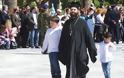 25η Μαρτίου: Ιερείς έκαναν παρέλαση στην Σύρο [video] - Φωτογραφία 3