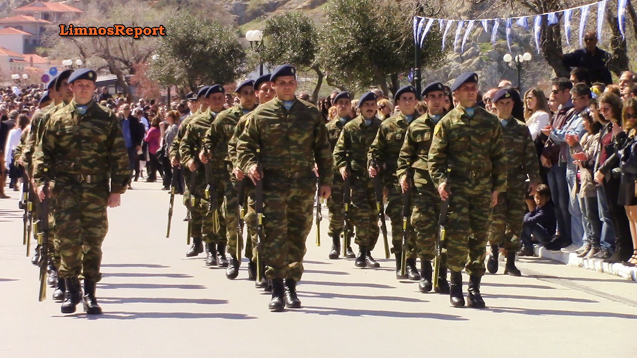 ΛΗΜΝΟΣ: Εντυπωσιακή Στρατιωτική Παρέλαση με οπλοασκήσεις που άφησαν άφωνο τον κόσμο (βίντεο-φωτο) - Φωτογραφία 12