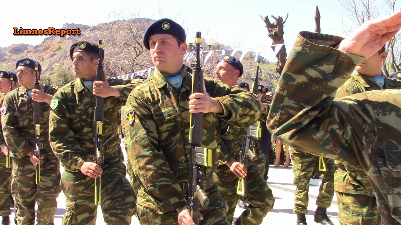 ΛΗΜΝΟΣ: Εντυπωσιακή Στρατιωτική Παρέλαση με οπλοασκήσεις που άφησαν άφωνο τον κόσμο (βίντεο-φωτο) - Φωτογραφία 14