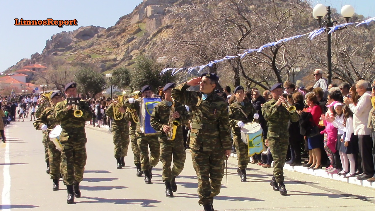 ΛΗΜΝΟΣ: Εντυπωσιακή Στρατιωτική Παρέλαση με οπλοασκήσεις που άφησαν άφωνο τον κόσμο (βίντεο-φωτο) - Φωτογραφία 2