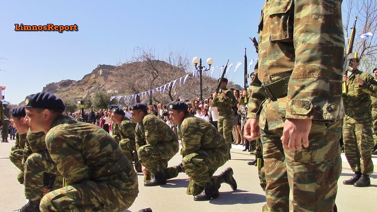 ΛΗΜΝΟΣ: Εντυπωσιακή Στρατιωτική Παρέλαση με οπλοασκήσεις που άφησαν άφωνο τον κόσμο (βίντεο-φωτο) - Φωτογραφία 3