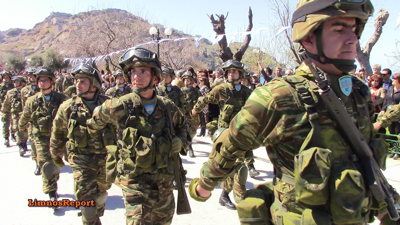 ΛΗΜΝΟΣ: Εντυπωσιακή Στρατιωτική Παρέλαση με οπλοασκήσεις που άφησαν άφωνο τον κόσμο (βίντεο-φωτο) - Φωτογραφία 5