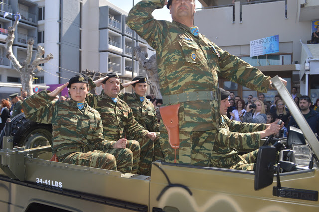 Φωτό από τη στρατιωτική παρέλαση στην Κω - Φωτογραφία 3