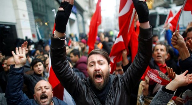 Οργή της Άγκυρας για τη διαδήλωση στη Βέρνη υπέρ του «όχι» στο δημοψήφισμα - Φωτογραφία 1