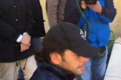 Μοσχάτο: Καρέ-καρέ οι πρώτες στιγμές μετά το φονικό – Μπουσουλώντας μπήκε διασώστρια για να φτάσει στο θύμα που ψυχορραγούσε