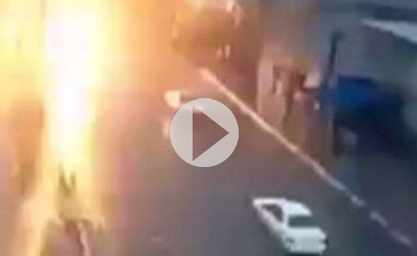 Απίστευτο βίντεο: Κεραυνός χτύπησε αυτοκίνητο εν κινήσει και δείτε τι έγινε - Φωτογραφία 1