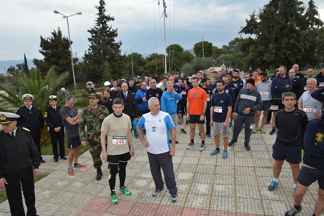 Σε αγώνα δρόμου 5χλμ οι Αρχηγοί ΓΕΕΘΑ και Στόλου - Φωτογραφία 3