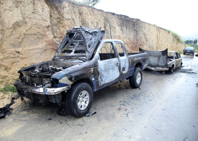 Ηράκλειο: Παρανάλωμα του πυρός δύο οχήματα κοντά στο ΠΑΓΝΗ - Φωτογραφία 3