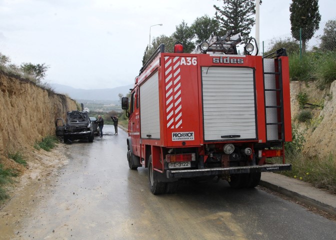 Ηράκλειο: Παρανάλωμα του πυρός δύο οχήματα κοντά στο ΠΑΓΝΗ - Φωτογραφία 5
