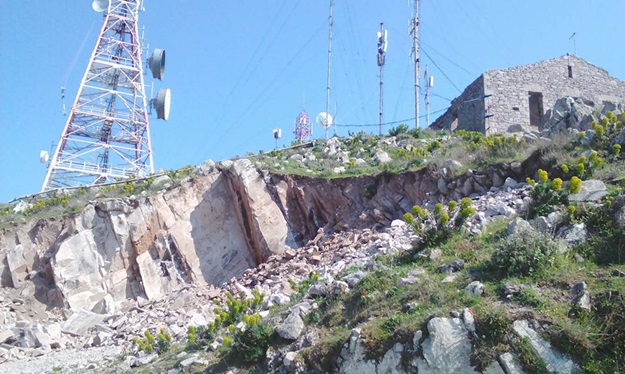 Ποντικοί ροκάνισαν επικίνδυνα την κορυφή του βουνού Αγίου Αθανασίου στην Λήμνο (ΦΩΤΟ) - Φωτογραφία 2