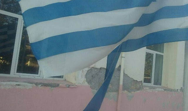 Λαμία: Προσφυγόπουλα έσκισαν την ελληνική σημαία στο σχολείο [photos] - Φωτογραφία 4