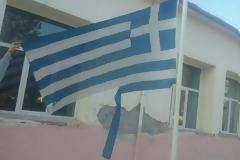 Λαμία: Προσφυγόπουλα έσκισαν την ελληνική σημαία στο σχολείο [photos]