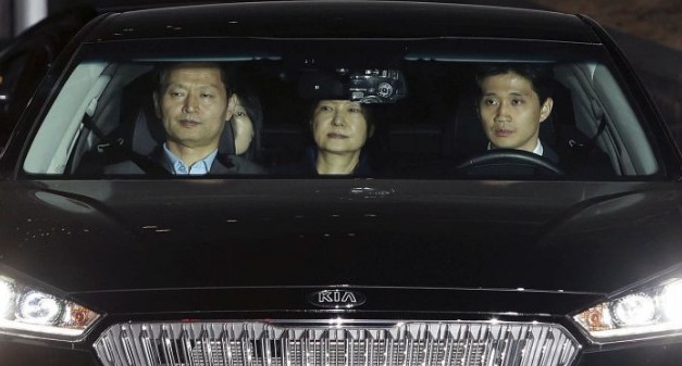 Στη φυλακή η καθαιρεθείσα πρόεδρος της Νότιας Κορέας - Φωτογραφία 1