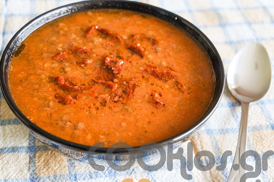 Η συνταγή της Ημέρας: Φακές σούπα με κάρυ και λιαστές ντομάτες - Φωτογραφία 1