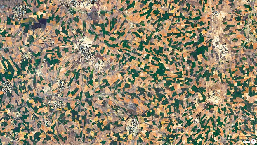 Εκπληκτικά τοπία του πλανήτη από δορυφόρο, που θυμίζουν πίνακες ζωγραφικής [photos] - Φωτογραφία 12
