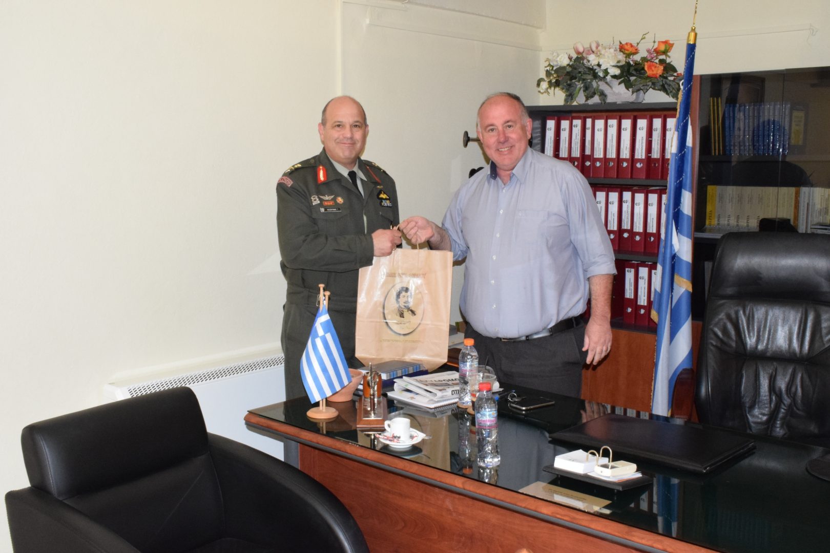 Συνάντηση δημάρχου Ρήγα Φεραίου με το νέο διοικητή της 1ης Ταξιαρχίας Αεροπορίας Στρατού - Φωτογραφία 2