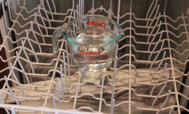 Μοναδικό κόλπο για να καθαρίσετε και να απολυμάνετε το πλυντήριο πιάτων - Φωτογραφία 1
