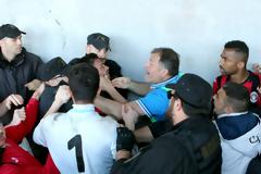 Απίστευτο ξύλο στα αποδυτήρια μεταξύ παικτών της Καβάλας και του Απόλλωνα Καλαμαριάς [photos]