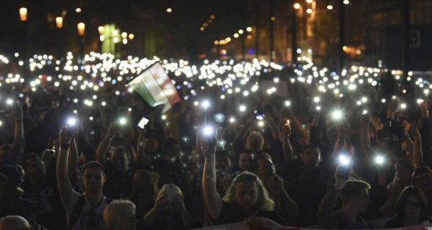 Διαδηλώσεις υπέρ του πανεπιστήμιου που ίδρυσε ο Σόρος στην Ουγγαρία - Φωτογραφία 1
