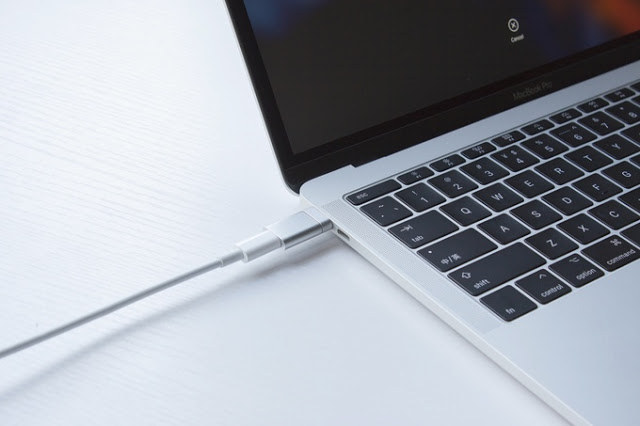 Η Apple θα επιστρέψει την μαγνητική υποδοχή MagSafe για τα MacBook - Φωτογραφία 1