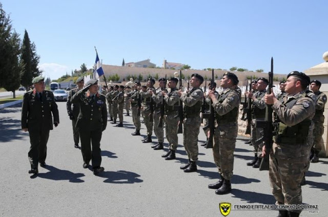 Κατάθεση στεφάνου από Α/ΓΕΕΦ στον Τύμβο Μακεδονίτισσας - Φωτογραφία 3