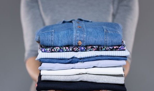 3 κόλπα για να μυρίζουν υπέροχα τα ρούχα σου στην ντουλάπα - Φωτογραφία 1