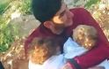 Κλαίει ολόκληρος ο πλανήτης:Συντετριμμένος πατέρας αγκαλιάζει τα νεκρά δίδυμά του μετά την επίθεση με χημικά στη Συρία