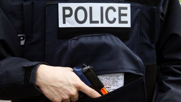 Νεκρή Αμερικανίδα από επίθεση με μαχαίρι σε προάστιο του Παρισιού - Φωτογραφία 1