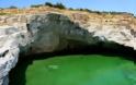 Γκιόλα, η διάφανη λίμνη της Ελλάδας - Μια φυσική πισίνα με πράσινο νερό που τη χωρίζει ένας βράχος από τη θάλασσα [photos] - Φωτογραφία 3