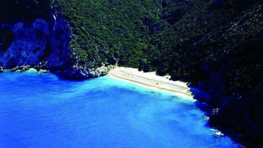 Δεν είναι Καραϊβική: Αυτή είναι η ωραιότερη κρυμμένη παραλία της Ελλάδας! [photos] - Φωτογραφία 1