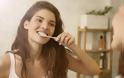 Τελείωσε η οδοντόκρεμα; Εναλλακτικοί τρόποι για να πλύνεις τα δόντια σου