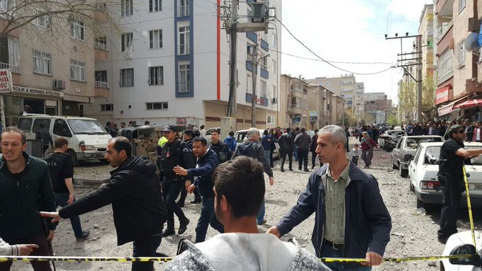 Τουρκία - Έκρηξη με τραυματίες στο Ντιγιάρμπακιρ (Photos και Video) - Φωτογραφία 8