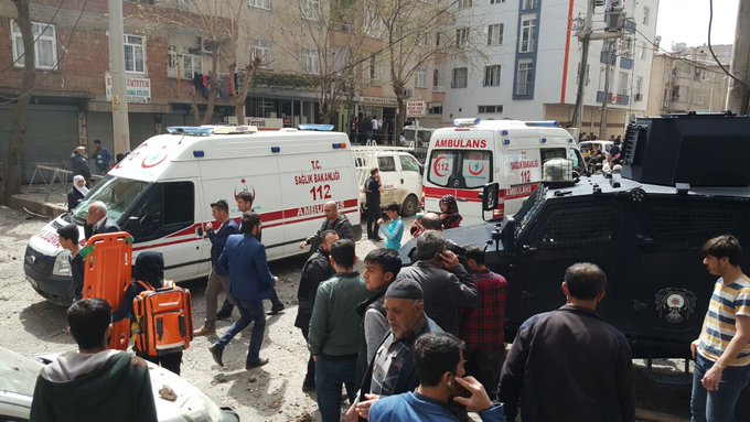 Τουρκία - Έκρηξη με τραυματίες στο Ντιγιάρμπακιρ (Photos και Video) - Φωτογραφία 9