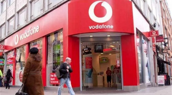 Χαμός με Vodafone: Εκβιάζει, φοβίζει εργαζομένους και τους απολύει - Εκατοντάδες στο δρόμο - Φωτογραφία 1