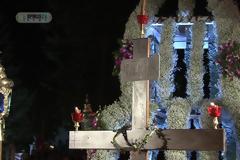 Ιωάννινα: Πλήθος πιστών και βαθιά κατάνυξη στην Περιφορά των Επιταφίων στην Κεντρική Πλατεία [Video-Photos]