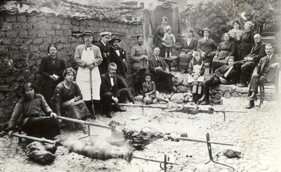 Πώς γιόρταζαν το Πάσχα στην Ελλάδα το 1930; [photos] - Φωτογραφία 1