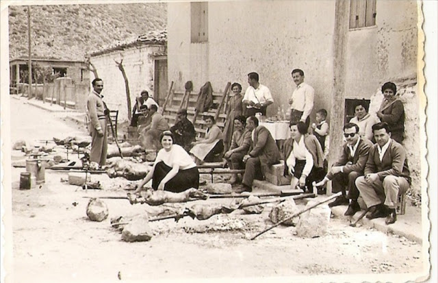 Πώς γιόρταζαν το Πάσχα στην Ελλάδα το 1930; [photos] - Φωτογραφία 8