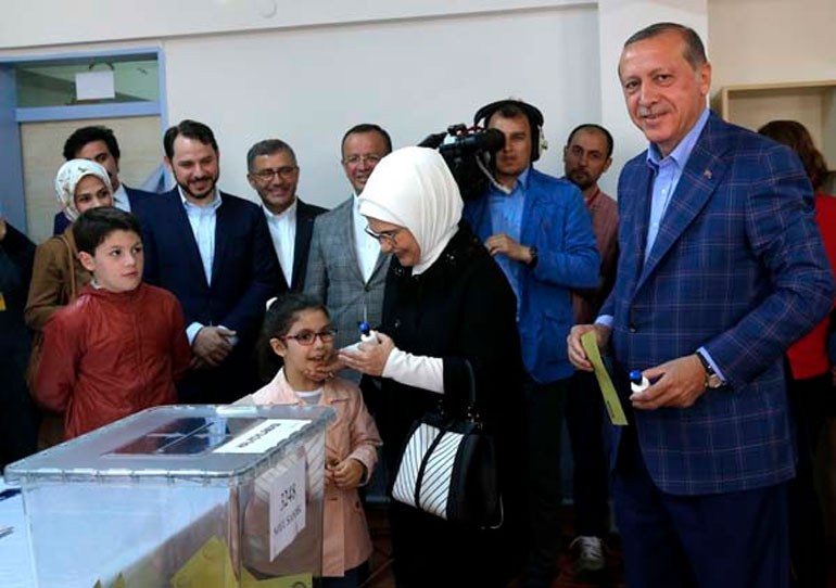 Δημοψήφισμα Τουρκίας: Νίκη του σουλτάνου με 54,80% δίνει το Anadolu - Φωτογραφία 1