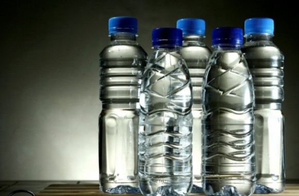 Τέλος στα πλαστικά μπουκαλάκια - Τώρα θα πίνουμε νερό από... [photos+video] - Φωτογραφία 1