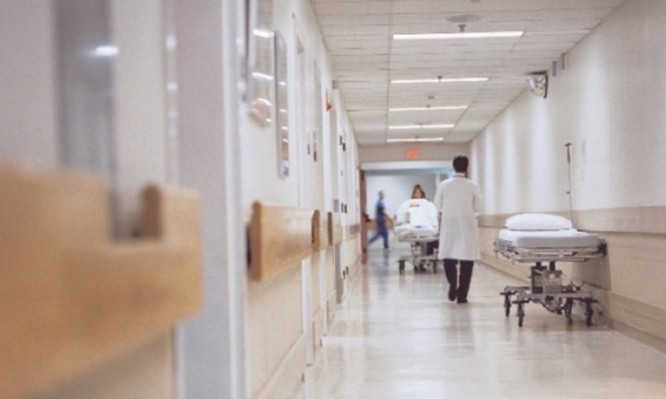 Μιχάλης Γιαννάκος: Πεθαίνουν ασθενείς λόγω του ΕΚΑΒ, των ενδονοσοκομειακών λοιμώξεων και των παλιών αξονικών - Φωτογραφία 1