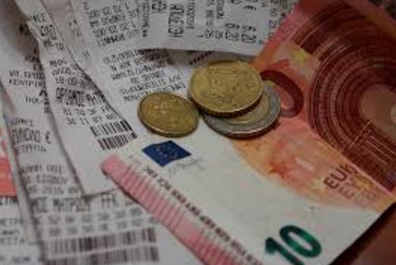 Δείτε πώς θα γλιτώσετε φόρο έως 2.100 ευρώ - Φωτογραφία 1