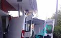 Απίστευτο τροχαίο το πρωί στην Θεσσαλονίκη - Φορτηγάκι «καρφώθηκε» μέσα σε κομμωτήριο [photos] - Φωτογραφία 3